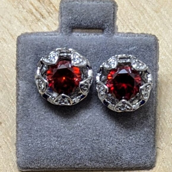 🆕925 STERLING SILVER ROUND CUBIC ZIRCONIA RED WINE STUD EARRINGS -… - Picture 1 of 1